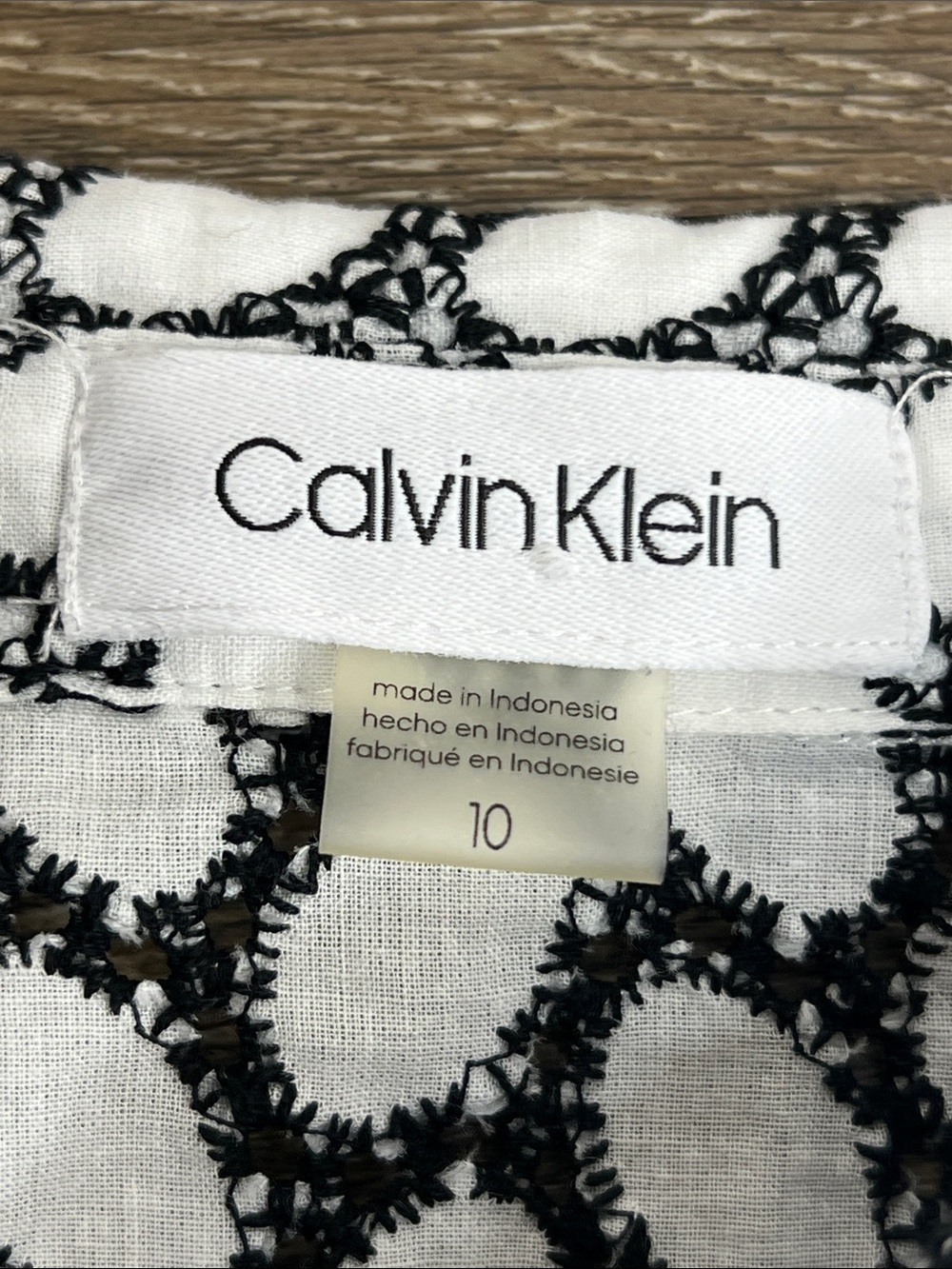 Calvin Klein Eyelet Shirt Dress Size 10 Black & White Belted Cotton Dress - Picture 5 of 13